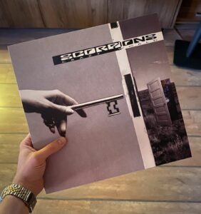 Scorpions – Crazy Workd saját példánya