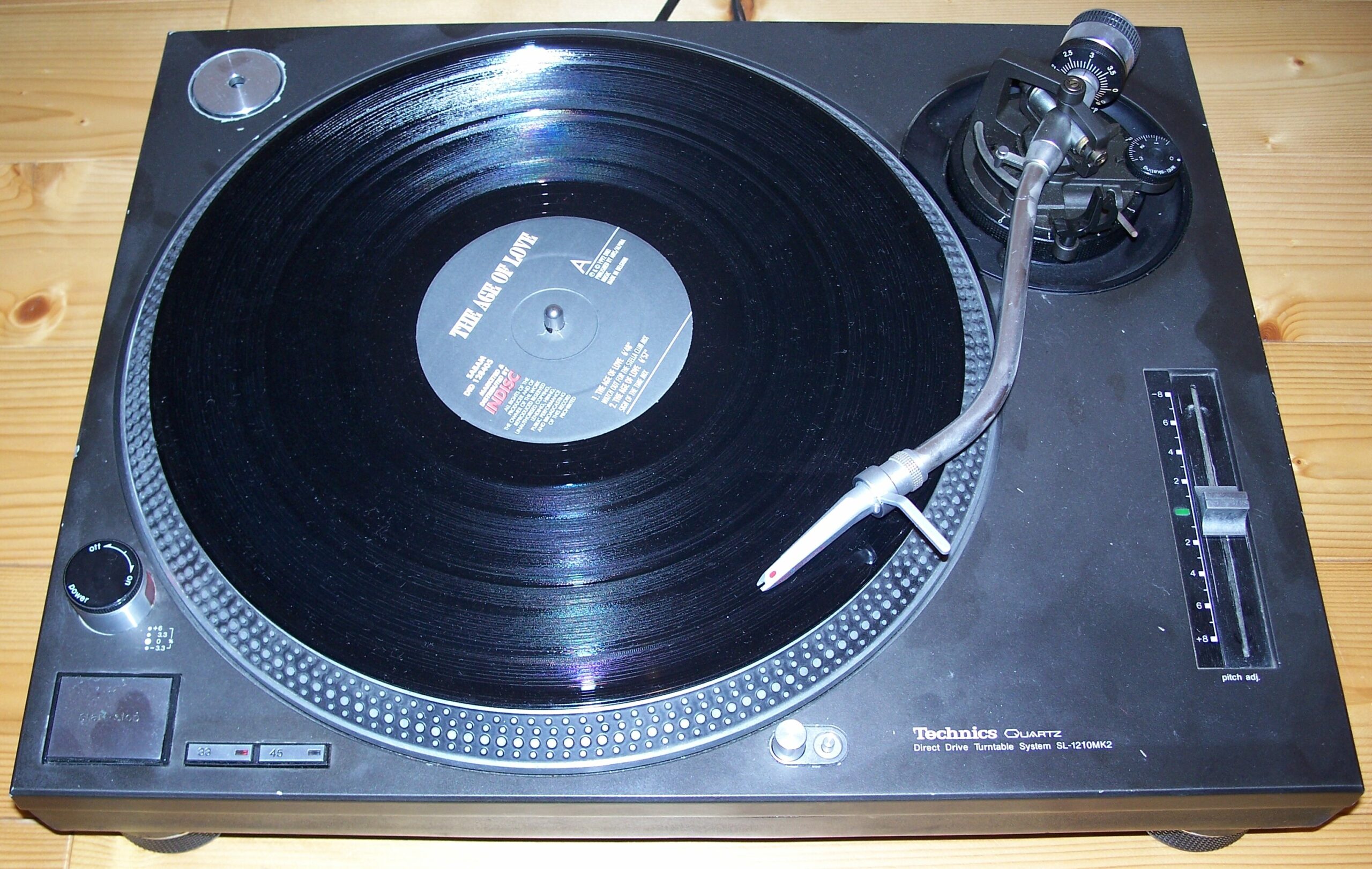Technics SL-1210MK2 fekete közvetlen meghajtású lemezjátszó